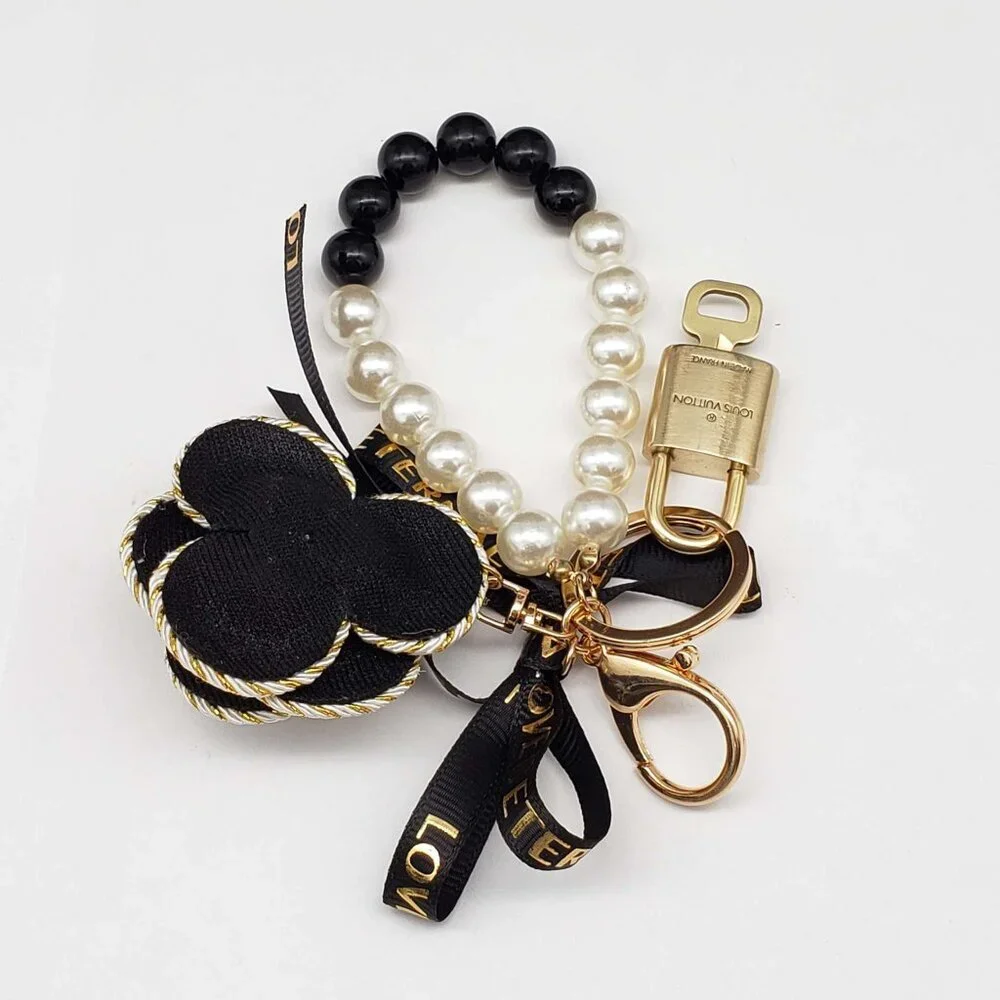 LV Gold Padlock Authentic 🔑 Luxury Bag Charm w/ Unbranded Flower Keychain - Picture 6 of 10